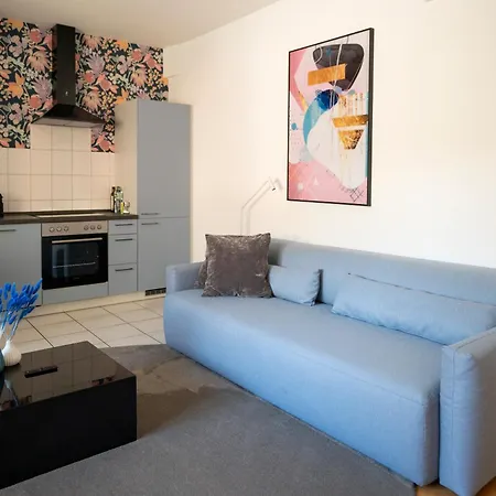 Blauwal - W14, Zentral In Bahnhofsnähe, Balkon, Küche *