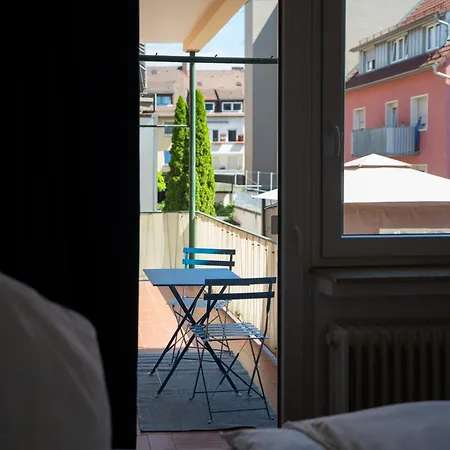 Blauwal - W14, Zentral In Bahnhofsnähe, Balkon, Küche *